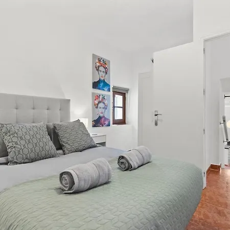 Andalucian House With Rooftop Terrace In The Heart Of