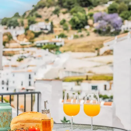 Andalucian House With Rooftop Terrace In The Heart Of Frigiliana