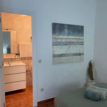 Andalucian House With Rooftop Terrace In The Heart Of フリヒリアナ