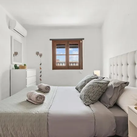 Andalucian House With Rooftop Terrace In The Heart Of Frigiliana